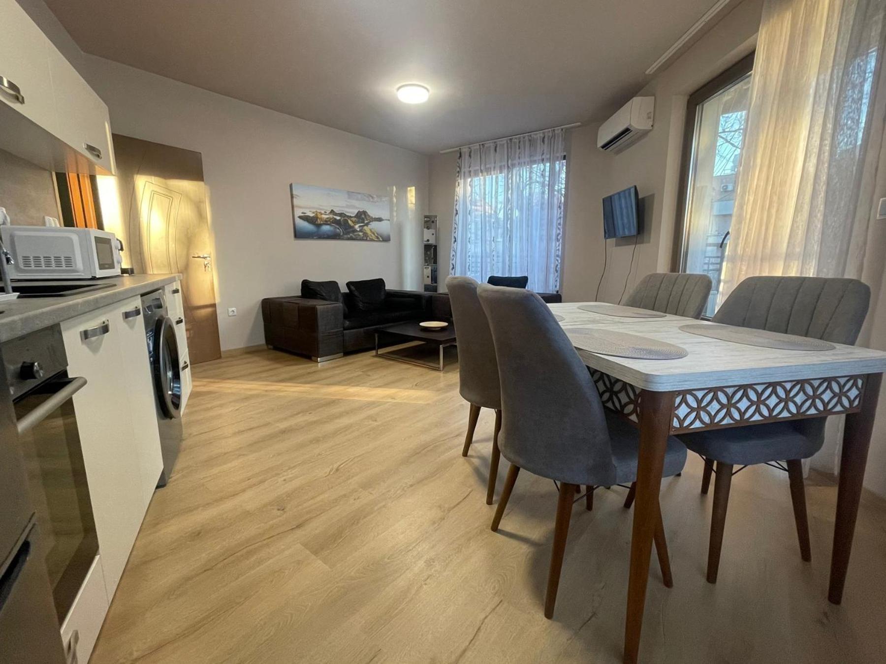 3 стаен идеален център Apartment Varna